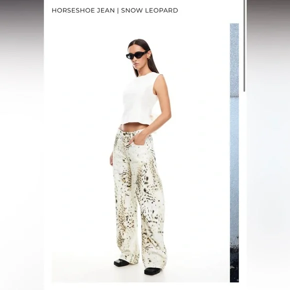 *SOLD* Lioness never worn horseshoe barrel jeans - Picture 3 of 4